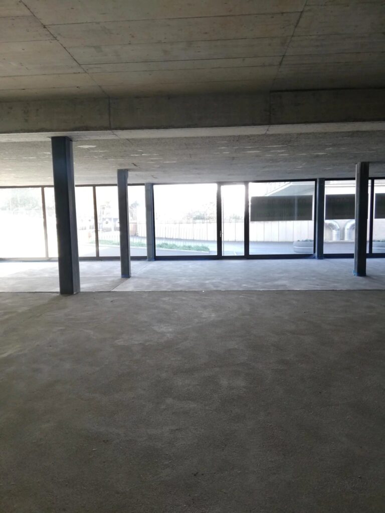 Arcade de 212 m2 à Satigny Centre