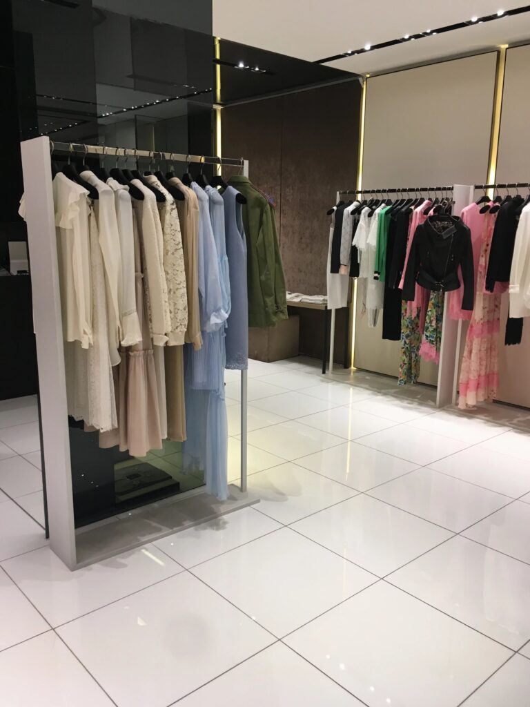 OPPORTUNITE – HYPERCENTRE – ARCADE DE 90 M2 A REMETTRE