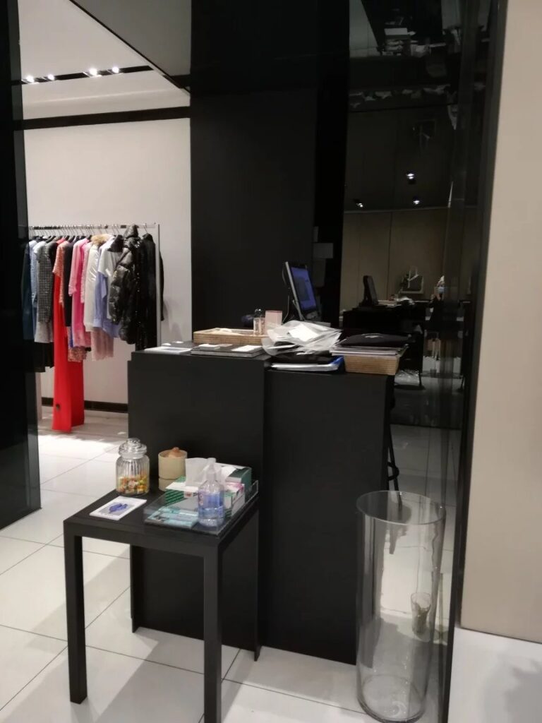OPPORTUNITE – HYPERCENTRE – ARCADE DE 90 M2 A REMETTRE