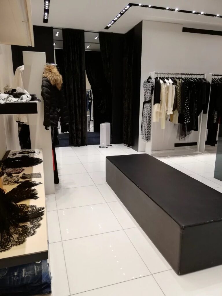 OPPORTUNITE – HYPERCENTRE – ARCADE DE 90 M2 A REMETTRE