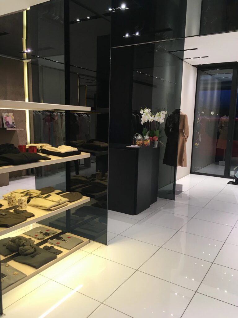 OPPORTUNITE – HYPERCENTRE – ARCADE DE 90 M2 A REMETTRE