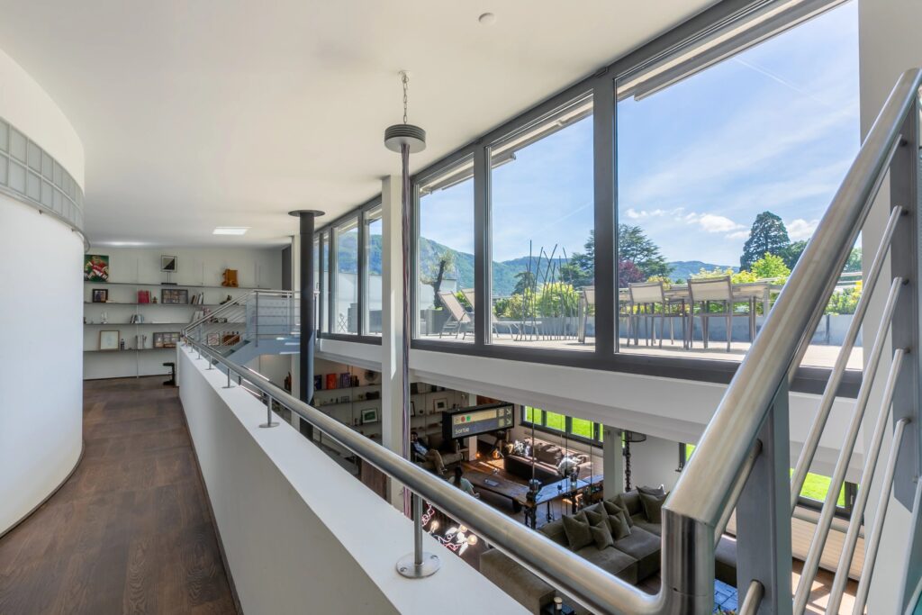 Superbe loft en attique de 340 m2 avec terrasse de 90 m2 dans un écrin de verdure