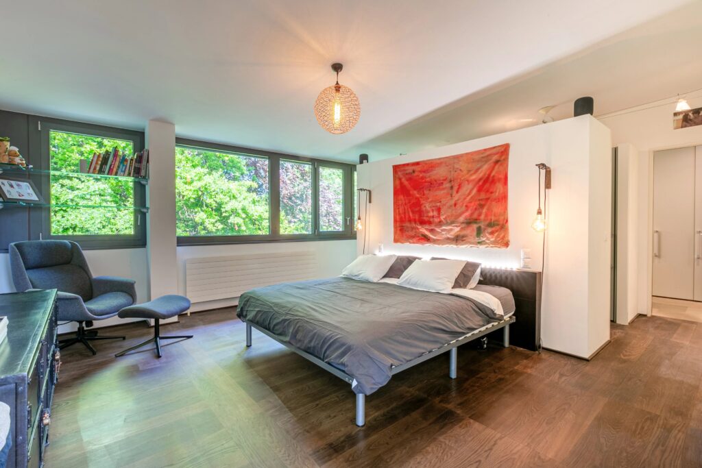 Superbe loft en attique de 340 m2 avec terrasse de 90 m2 dans un écrin de verdure
