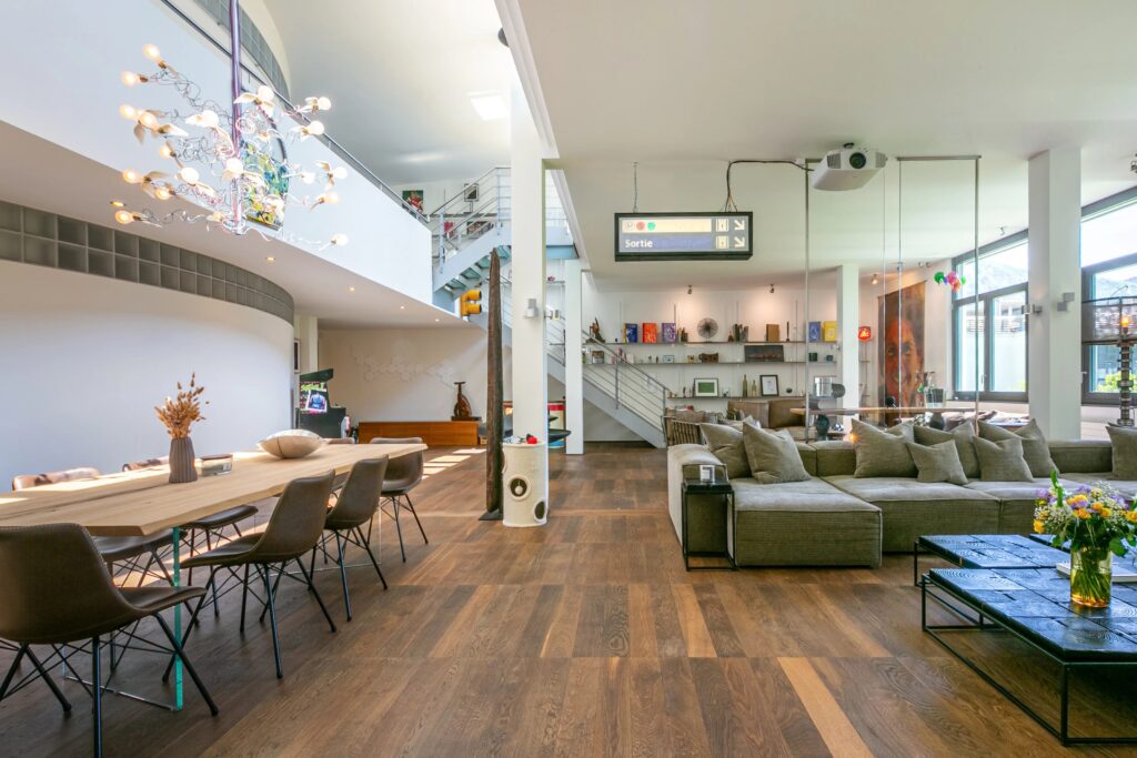 Superbe loft en attique de 340 m2 avec terrasse de 90 m2 dans un écrin de verdure