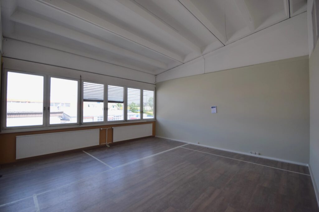 A LOUER – Local Industriel d’env. 103 m² à Meyrin en zone FTI