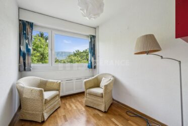 Appartement meublé au 5ème étage avec balcon
