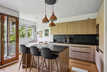 Appartement meublé au 5ème étage avec balcon