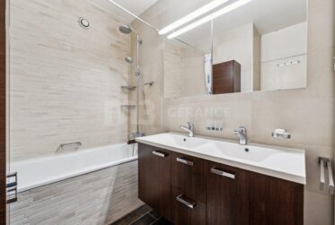 Appartement meublé au 5ème étage avec balcon