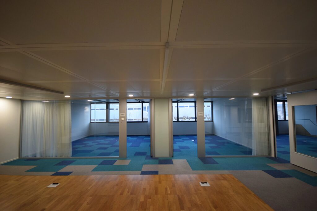 Surface de bureaux à louer de 687 m² – ARCENTER – Vernier