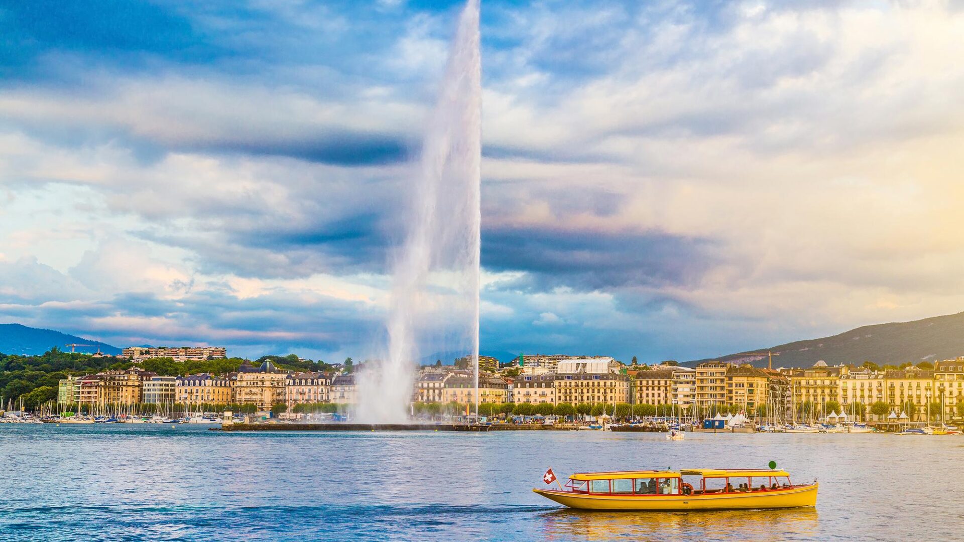 Panoramic,View,Of,Geneva,Skyline,With,Famous,Jet,D'eau,Fountain