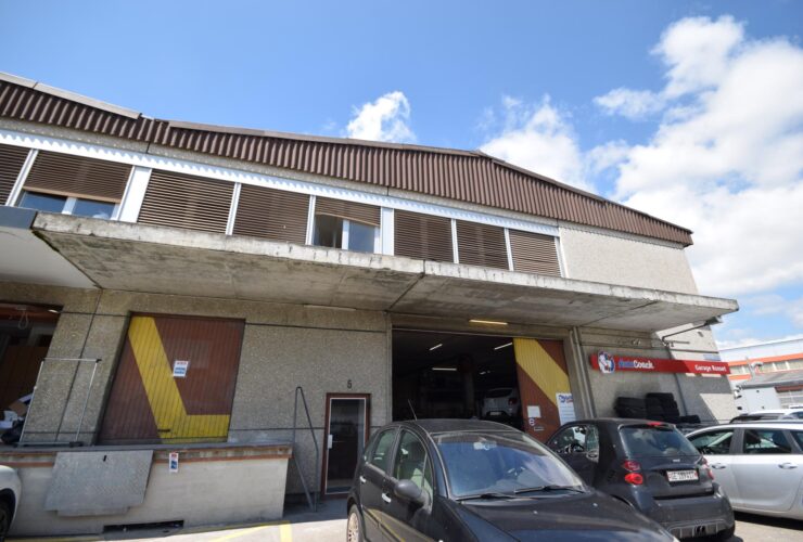 Local Industriel d'env. 107 m² à Meyrin en zone FTI
