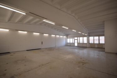 Local Industriel d'env. 107 m² à Meyrin en zone FTI