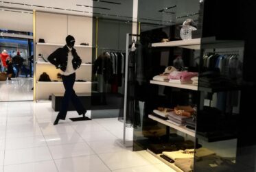 OPPORTUNITE - HYPERCENTRE - ARCADE DE 90 M2 A REMETTRE