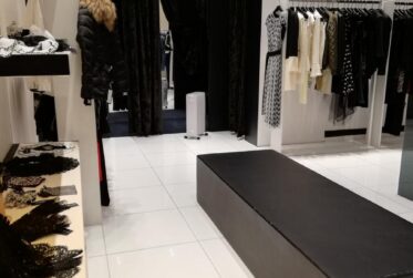 OPPORTUNITE - HYPERCENTRE - ARCADE DE 90 M2 A REMETTRE
