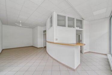 À LOUER – Arcade lumineuse de 93 m² à Versoix