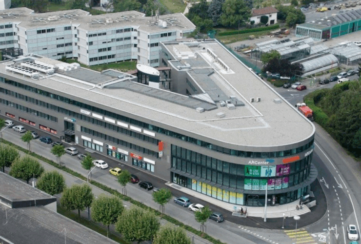 À louer – Surface de bureaux moderne de 450 m² avec terrasse privative | ARCenter – Vernier