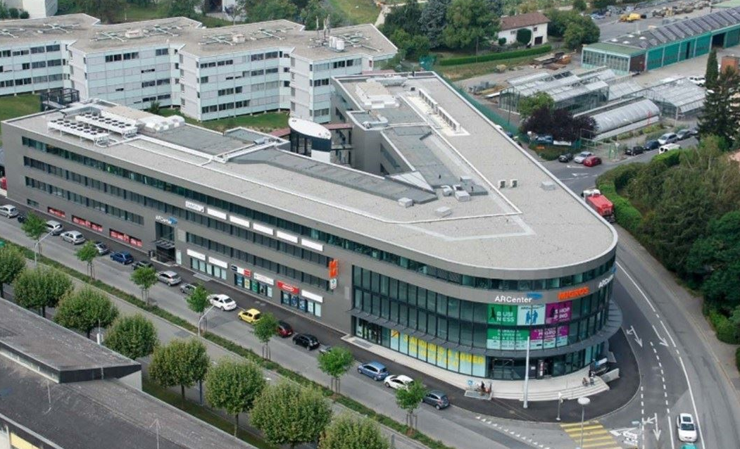 À louer – Surface de bureaux moderne de 450 m² avec terrasse privative | ARCenter – Vernier