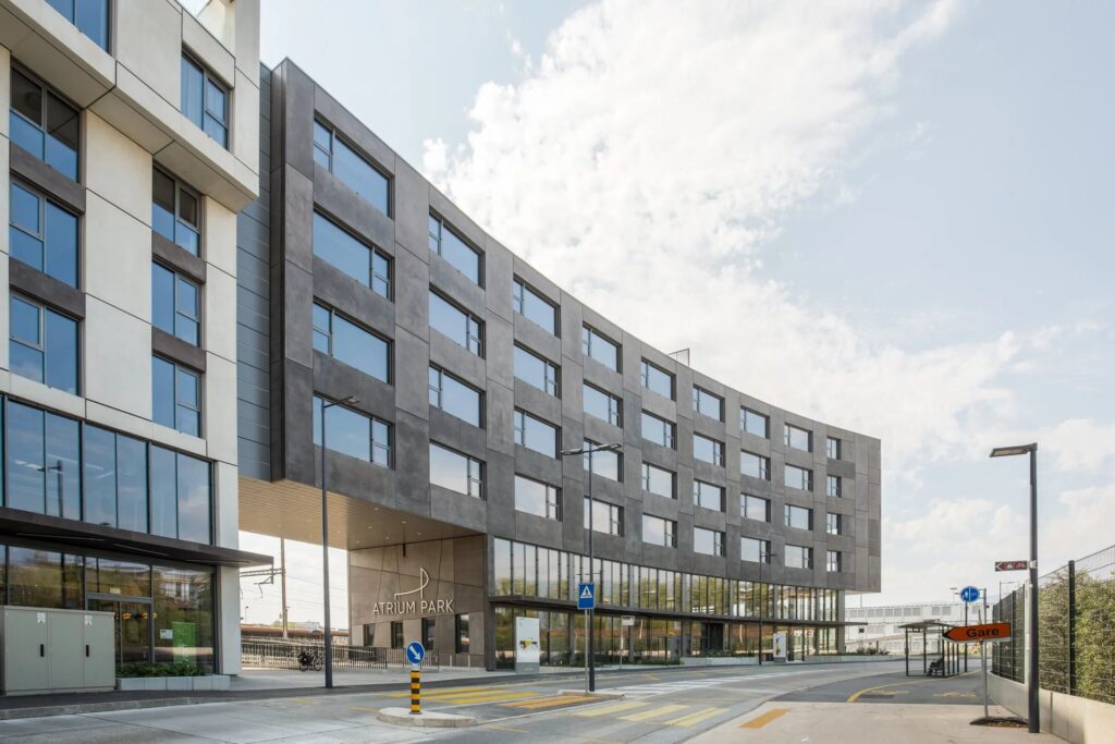 VOYEZ LOIN POUR VOS ACTIVITÉS – Surface d’activité 1&rsquo;020 m² – 3e étage d&rsquo;Atrium Park – Horizon – Meyrin