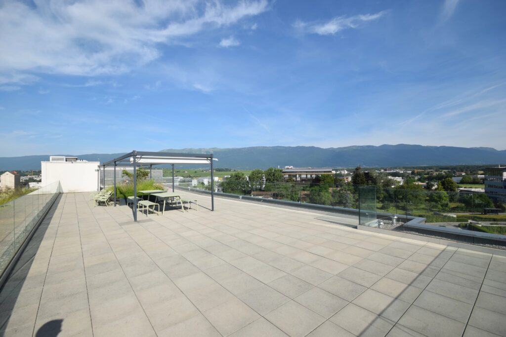 VOYEZ LOIN POUR VOS ACTIVITÉS – Surface d’activité 550 m² – 5e étage d&rsquo;Atrium Park – Horizon – Meyrin