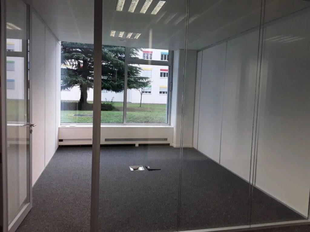 VERSOIX – Bureaux lumineux d’env. 262 m² – Rez-de-chaussée