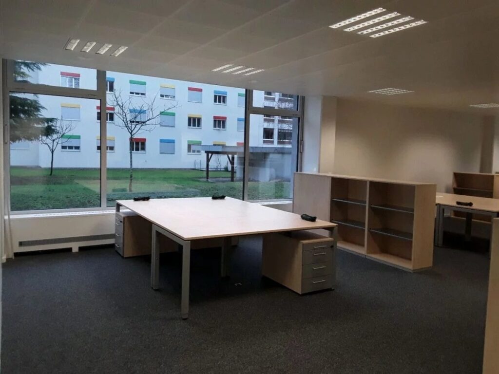 VERSOIX – Bureaux lumineux d&rsquo;env. 262 m² – Rez-de-chaussée