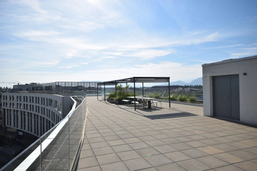 VOYEZ LOIN POUR VOS ACTIVITÉS – Surface d’activité 1’020 m² – 3e étage d’Atrium Park – Horizon – Meyrin