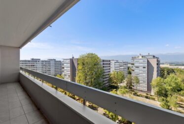 Spacieux appartement de 5.5 pièces haut en étage avec vue dégagée