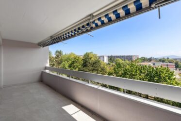 Spacieux appartement de 5.5 pièces haut en étage avec vue dégagée