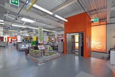 Opportunité Exceptionnelle : Surface Commerciale de 6000 m² au Cœur d'une Zone Dynamique !