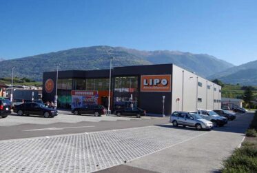 Opportunité Exceptionnelle : Surface Commerciale de 6000 m² au Cœur d'une Zone Dynamique !