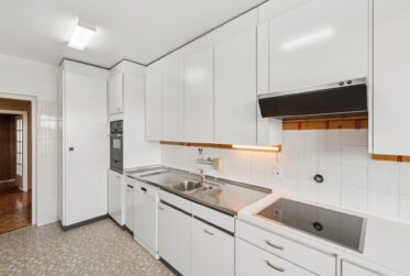 Spacieux appartement de 5.5 pièces haut en étage avec vue dégagée