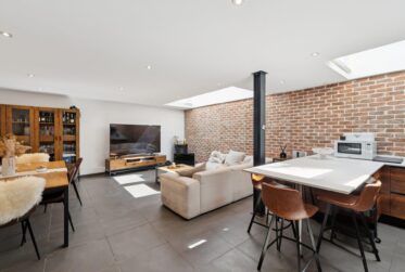 Spacieux appartement de 6 pièces dans un ancien corps de ferme rénové à Bernex