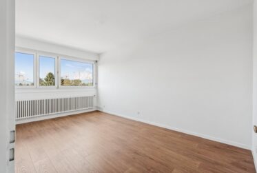Appartement lumineux de 5 pièces avec balcon au dernier étage