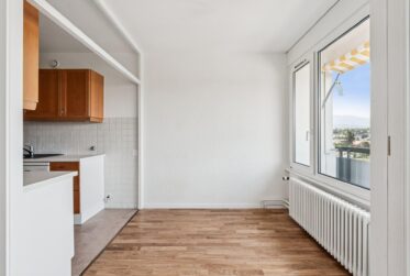 Appartement lumineux de 5 pièces avec balcon au dernier étage