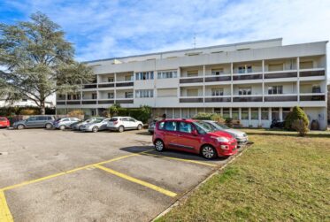 Car park, Outdoor car park