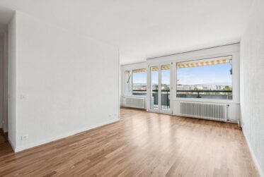 Appartement lumineux de 5 pièces avec balcon au dernier étage