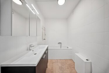 Appartement lumineux de 5 pièces avec balcon au dernier étage