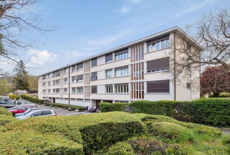 Appartement de 3,5 pièces avec balcon au rez-de-chaussée supérieur