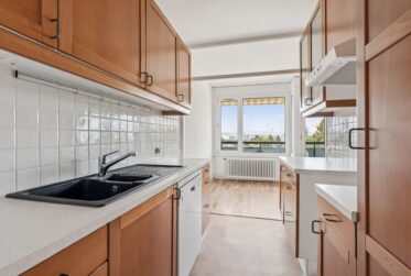 Appartement lumineux de 5 pièces avec balcon au dernier étage