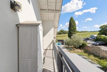 Spacieux appartement de 6 pièces dans un ancien corps de ferme rénové à Bernex