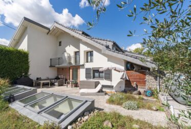 Charmante maison villageoise rénovée à Bernex