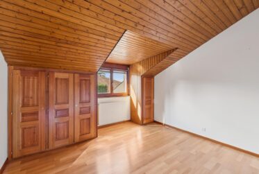 8 Rooms House, Individual house