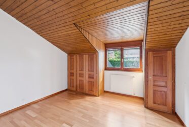 8 Rooms House, Individual house