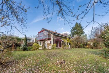 8 Rooms House, Individual house