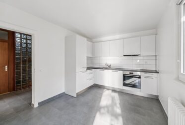 8 Rooms House, Individual house