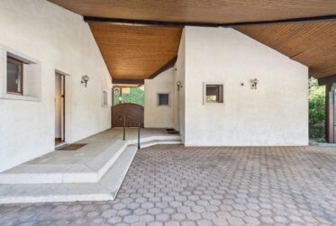 8 Rooms House, Individual house