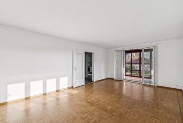 8 Rooms House, Individual house