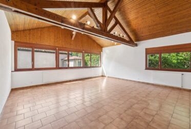 8 Rooms House, Individual house