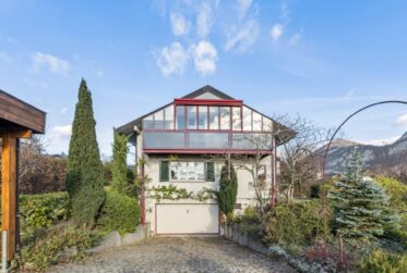 8 Rooms House, Individual house