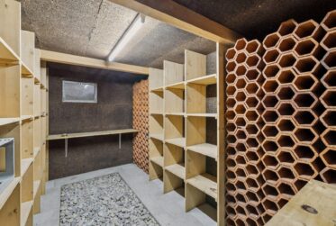 8 Rooms House, Individual house